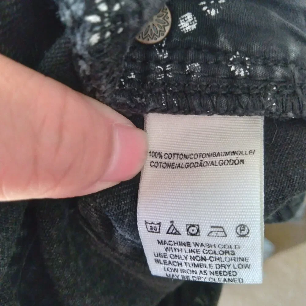We The Free Black Mid Rise Distressed Denim Shorts Size 26
